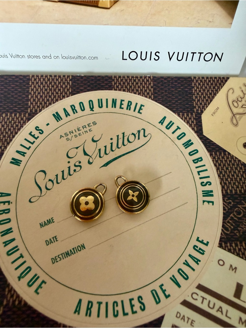 Louis Vuitton Brown/ Gold
Flower Pastille Charms set of 2